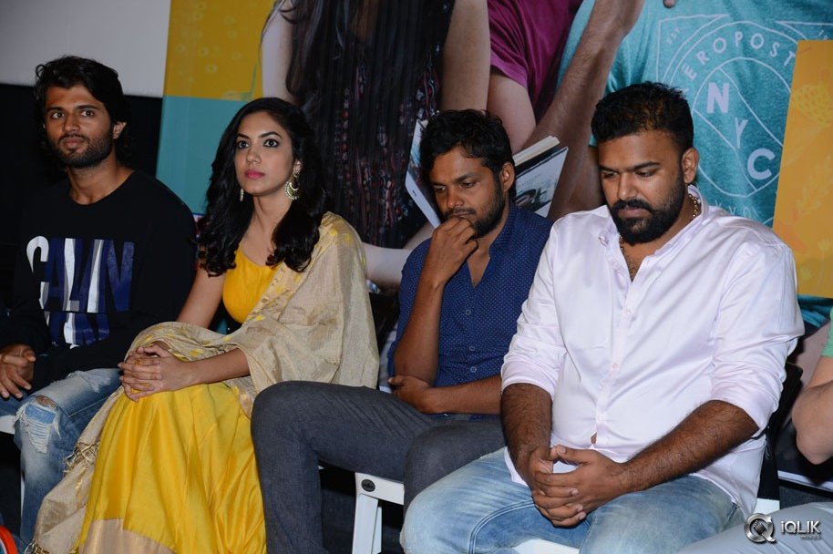 Pelli-Chupulu-Movie-Abhinandhana-Sabha